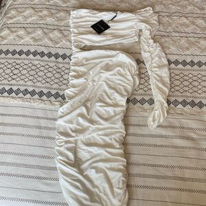 White one sleeve dress